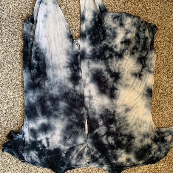 blouse. - Picture 2 of 3